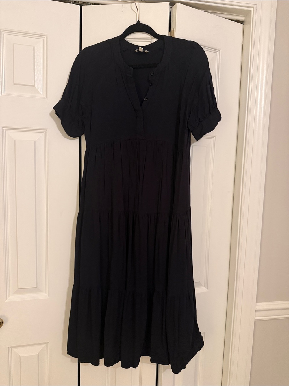 Wonderly Black Short Sleeve Tiered Midi Dress
